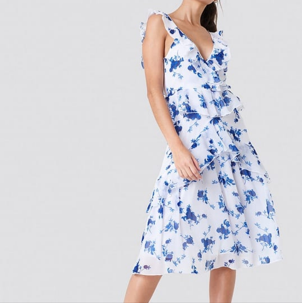 NA-KD Deep Back Frill Chiffon Dress - size 36